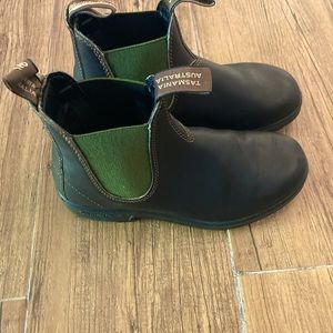 Blundstones unisex original 500 series, worn twice, too small, size 6 US